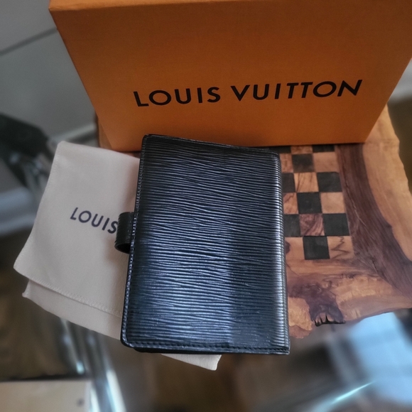 Louis Vuitton Black Epi Leather Ring Agenda Cover PM - Picture 4 of 10